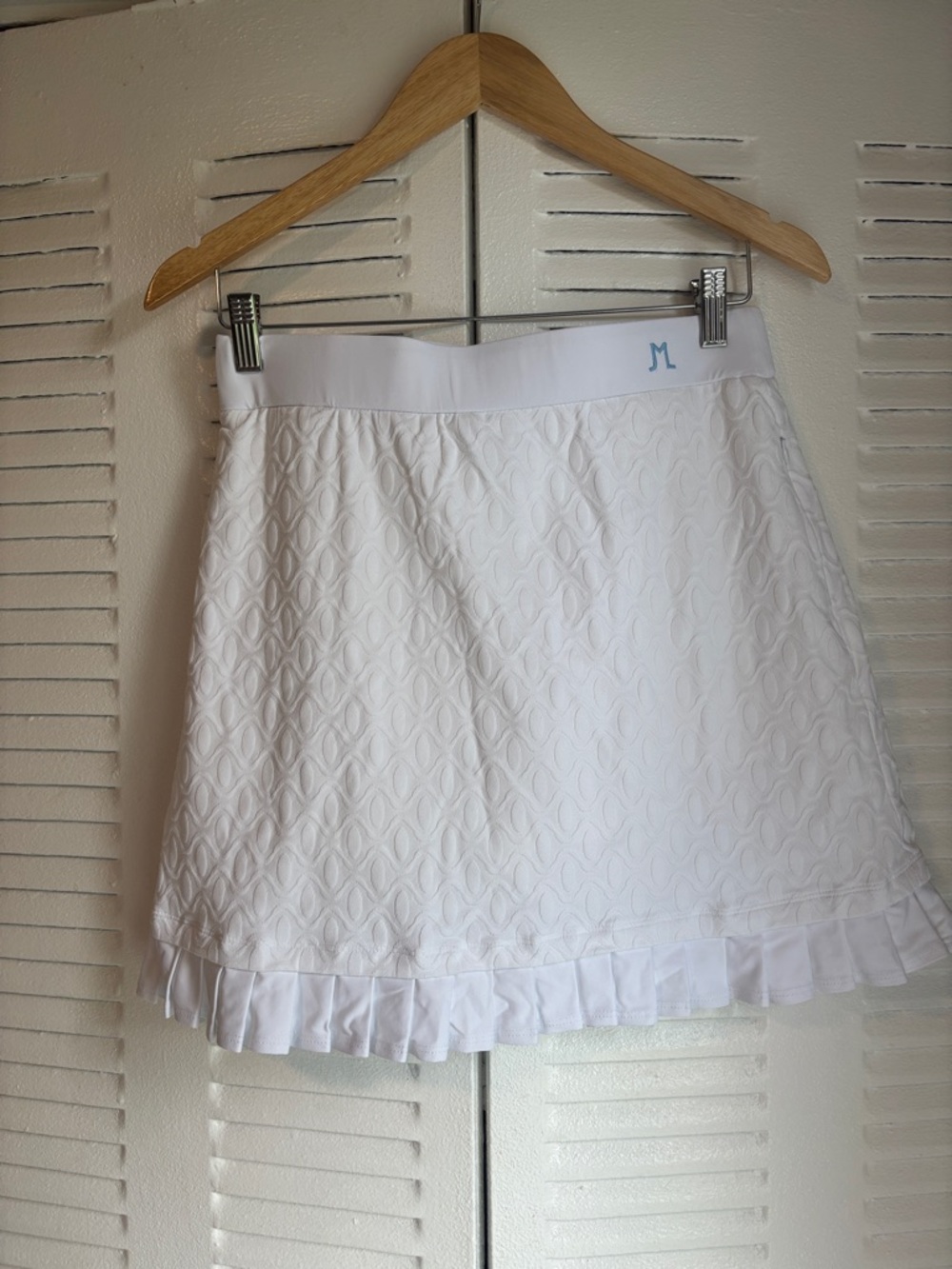 Two J. McLaughlin Pink and white Textured Ruffle Hem Skorts |
Size M | Feminine - Picture 4 of 14